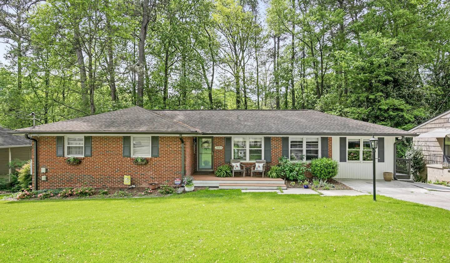 House with garden Brookhaven