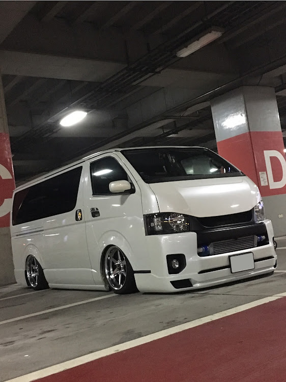 ハイエースバンのハイエース・DR-Style・200系ハイエース・カスタム・ハイドロに関するカスタム事例の投稿画像1枚目