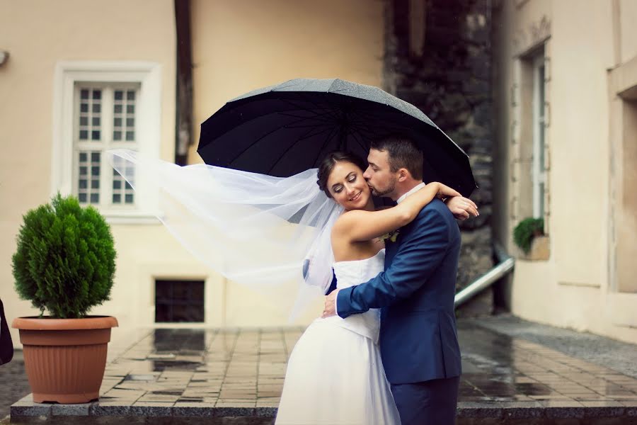 Wedding photographer Yarina Pozhega (yarapozhega). Photo of 16 December 2015