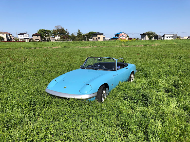 エランのドライブ・ロータス・オープンカー・クラシックカー・草原に関するカスタム事例の投稿画像1枚目