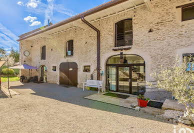 Maison avec piscine et terrasse 12