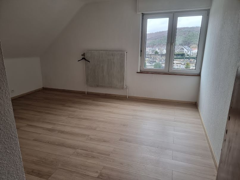 Location  appartement 5 pièces 96 m² à Creutzwald (57150), 960 €