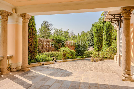 Prestige villa for sale in Meina (Italy) with pool and garden