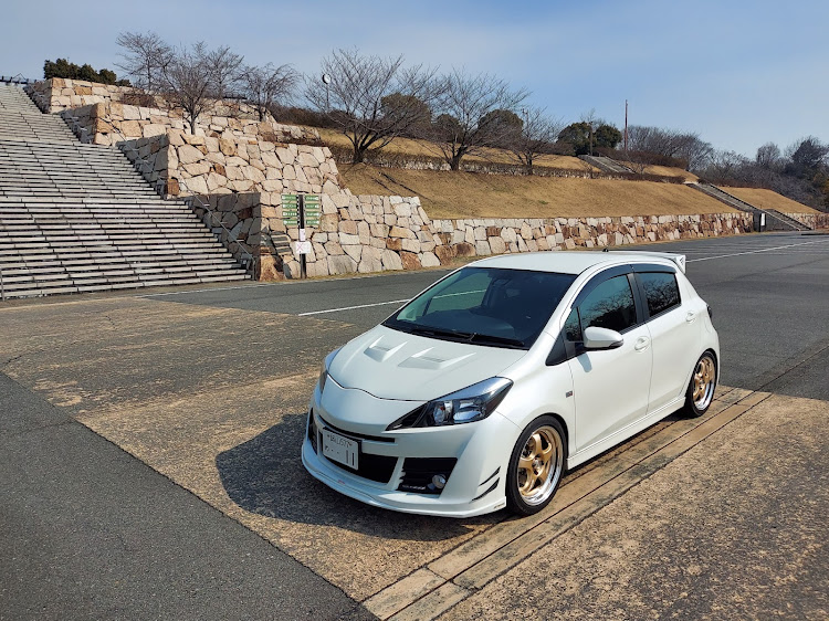 ヴィッツの岡山・workwheels・ゴールドホイール・遊びに真面目に関するカスタム事例の投稿画像3枚目