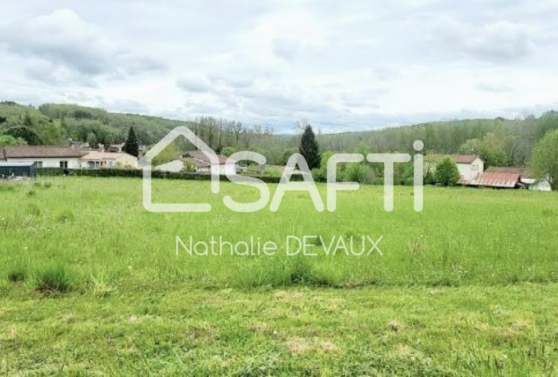  Vente Terrain à bâtir - 2 526m² à Paussac-et-Saint-Vivien (24310) 