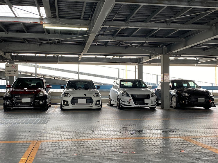 スイフトスポーツのTeam 03'z・閃光になりたいカピ・やる事山盛り！・コラボショット・フロントリップ塗装しなきゃ！に関するカスタム事例の投稿画像4枚目