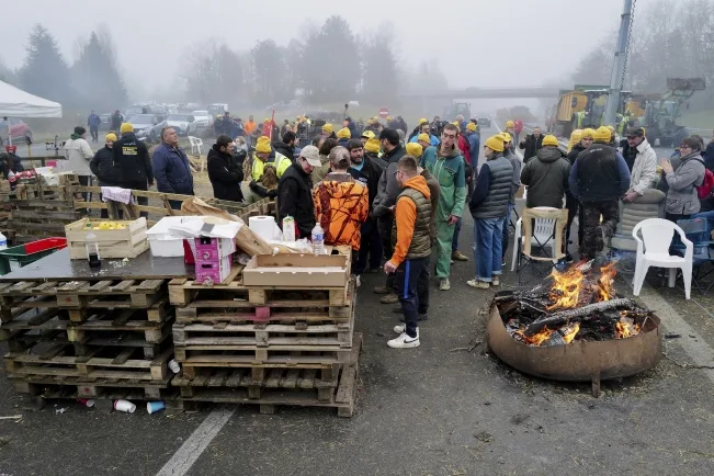 Francuski poljoprivrednici će protestovati u Parizu uprkos ponudi ustupaka Vlade