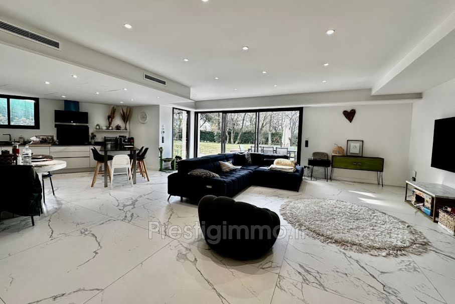 Location meublée maison 7 pièces 240 m² à Mougins (06250), 5 500 €