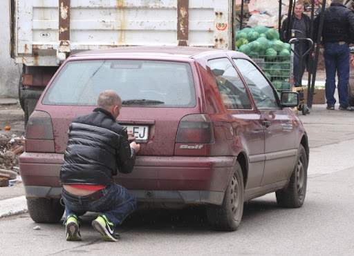 Bogdanović: Srbi na severu Kosova još uvek ne znaju šta da rade sa srpskim tablicama