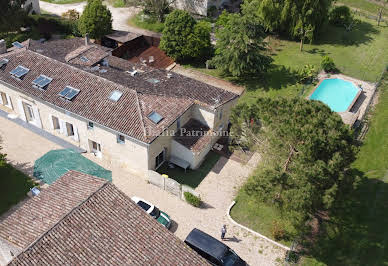 Maison avec piscine et terrasse 19