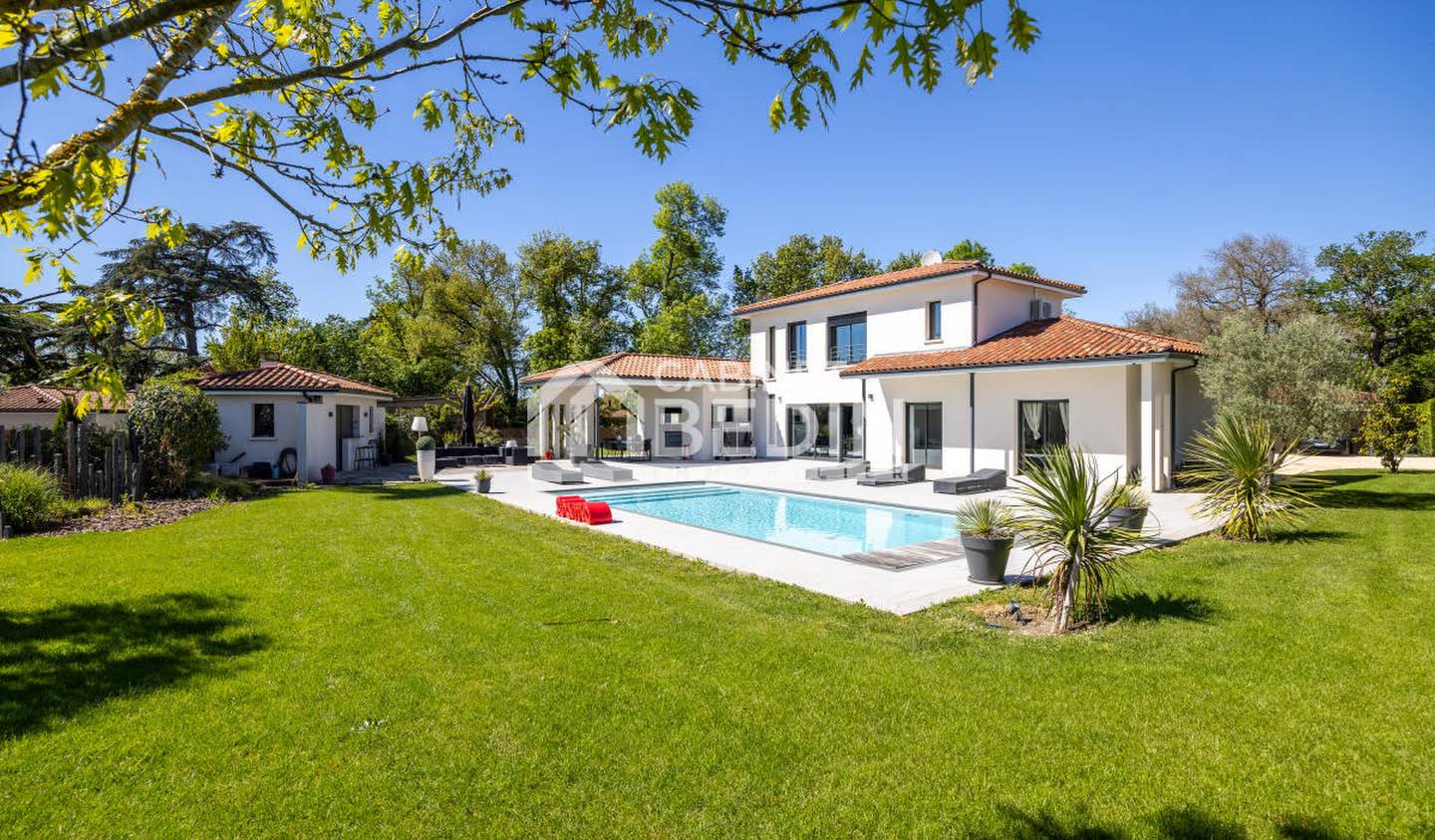 House with pool and terrace Aigrefeuille