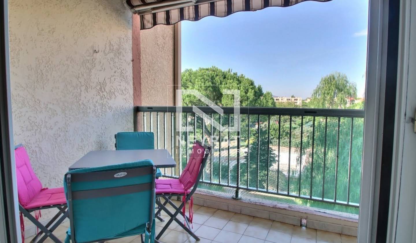 Apartment with terrace and pool Frejus