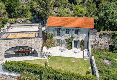 Villa avec piscine et jardin 2