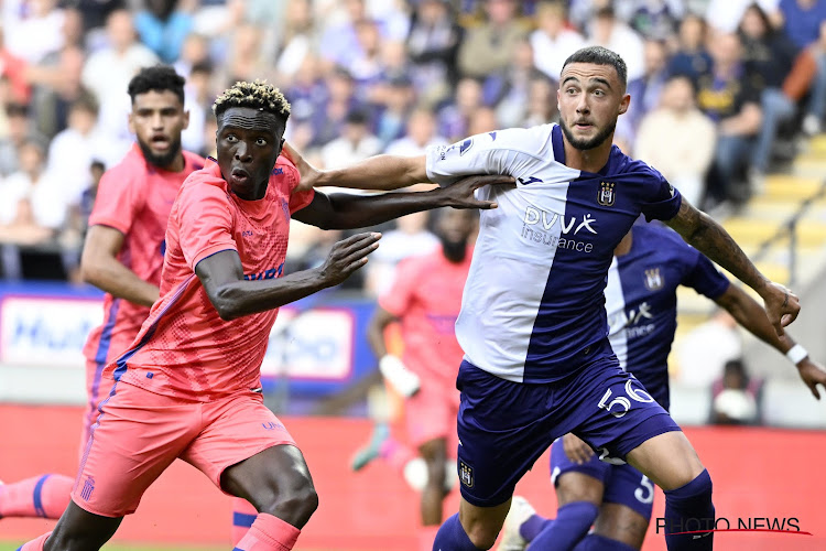 🎥 L'anecdote croustillante de Debast sur sa formation à Anderlecht 