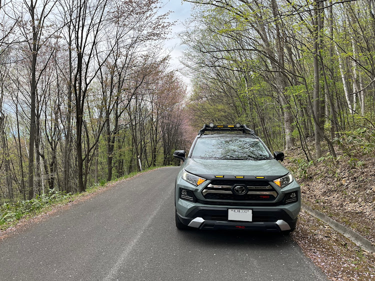 RAV4のドライブ・5月もよろしくお願いします・ルーフラックに関するカスタム事例の投稿画像1枚目