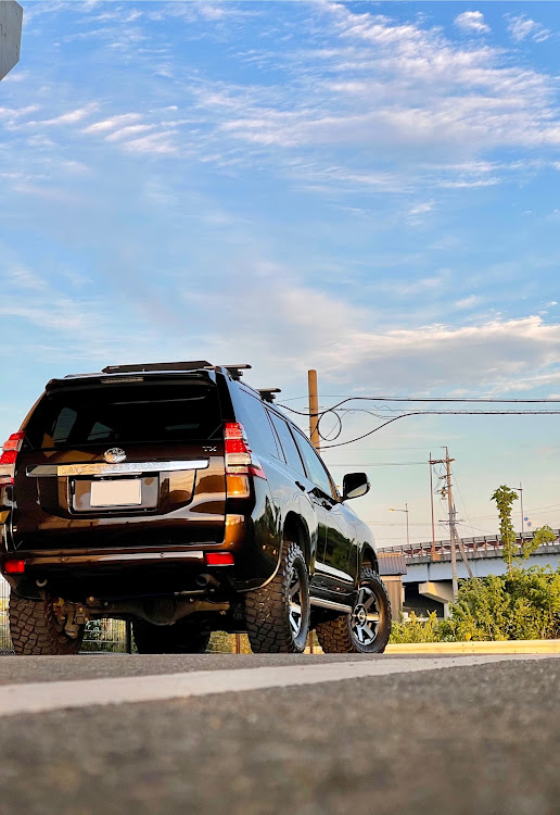 ランドクルーザープラドのBFGOODRICH・KM3・純リムに関するカスタム事例の投稿画像1枚目