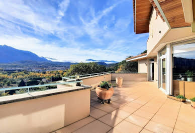 Maison avec piscine et terrasse 2