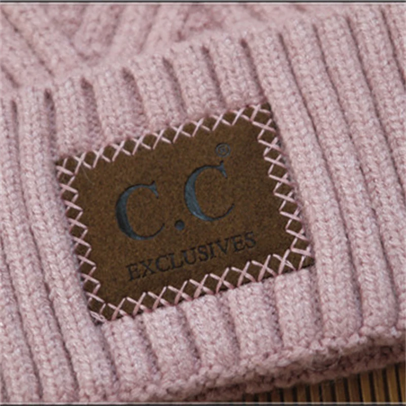 Gorro de lana afelpada con ala para mujer, cálido y elegante. Perfecto para invierno, suave y cómodo. Ideal para un look sofisticado y abrigado.