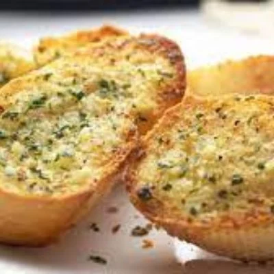 Dolce Mozzarella And Caramelized Onion Herbed Garlic Bread