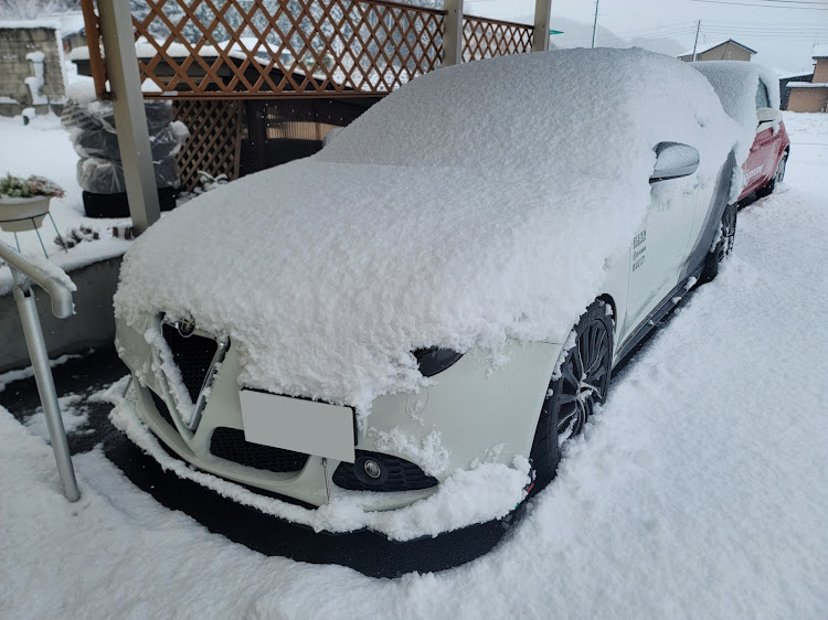 ジュリエッタの愛車のお尻はこんな感じ・今年もあとわずか・大雪警報・雪に関するカスタム事例の投稿画像2枚目