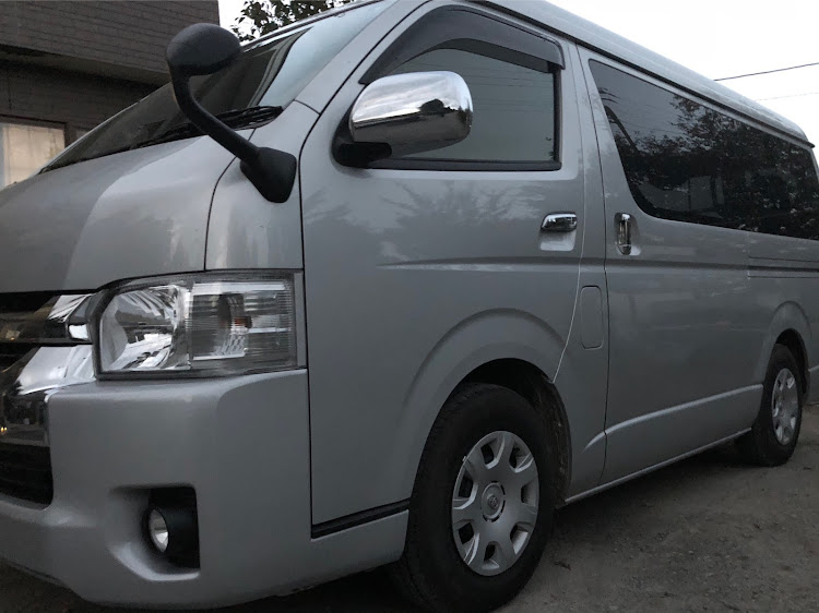 Hide 😽さんが投稿した200系ハイエース・社用車です❗・フルノーマル？に関するカスタム事例の投稿画像1枚目