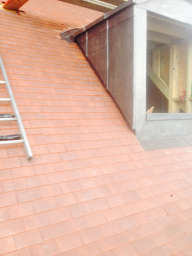 Plain tiles with code 5 lead dormers 