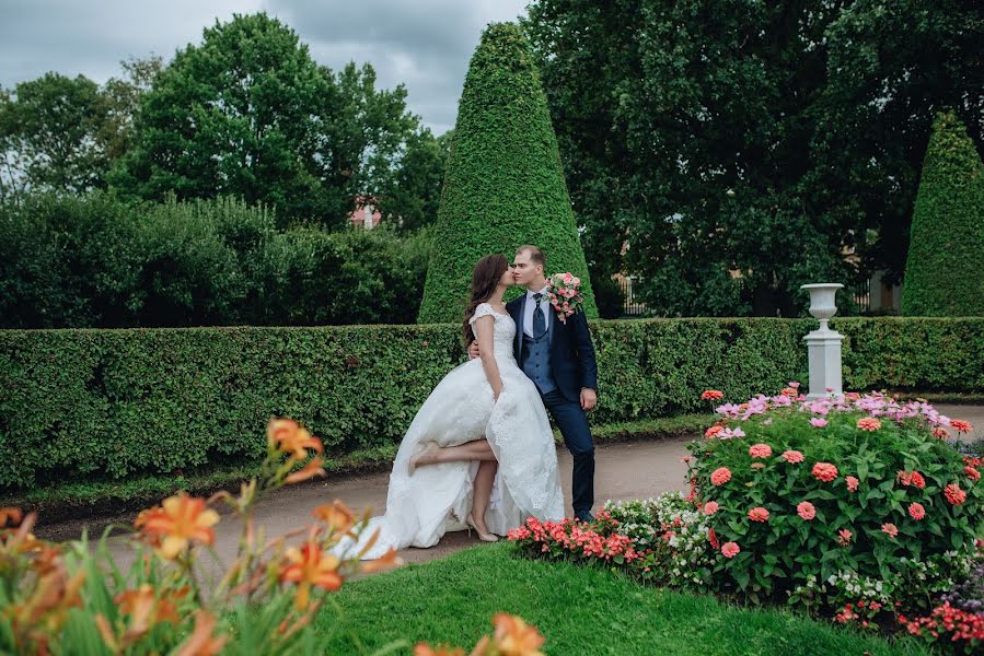 Fotógrafo de casamento Valeriya Yarchuk (valeriyarsmile). Foto de 5 de outubro 2019