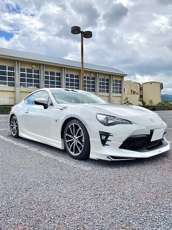 86のkuhl・TRD・モデリスタ・さよなら愛車に関するカスタム事例の投稿画像1枚目