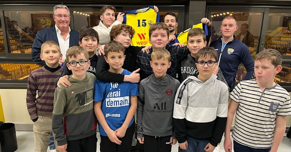 Remise des maillots U13 M par notre nouveau partenaire Weiss Édition