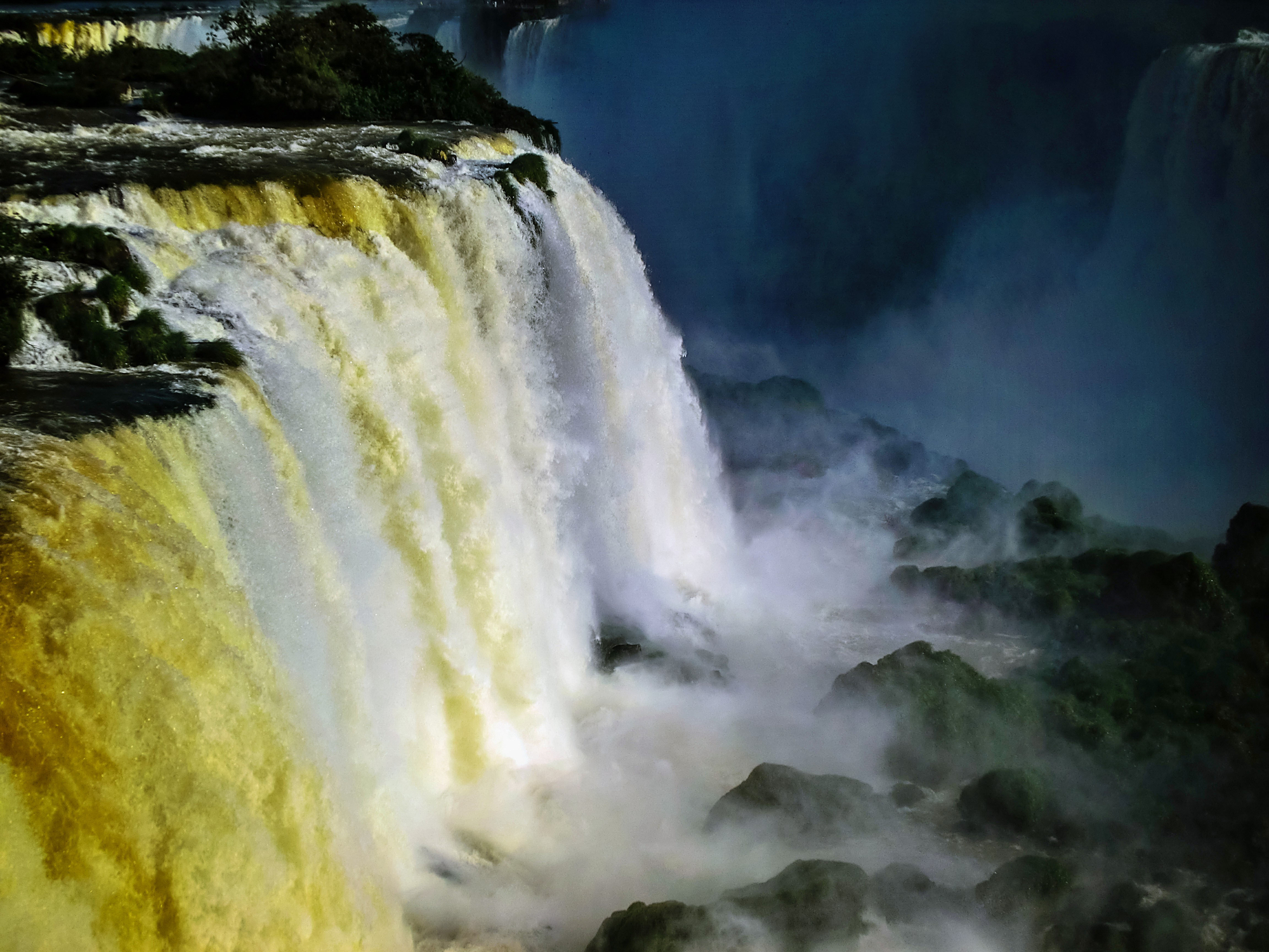 Iguazú di Cenati Gino