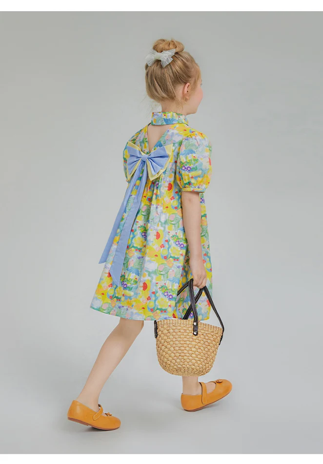 Meisjes bloemenjurk met strik, korte mouwen. Ideaal voor zomerse dagen en feestjes. Comfortabel, schattig en vol charme.