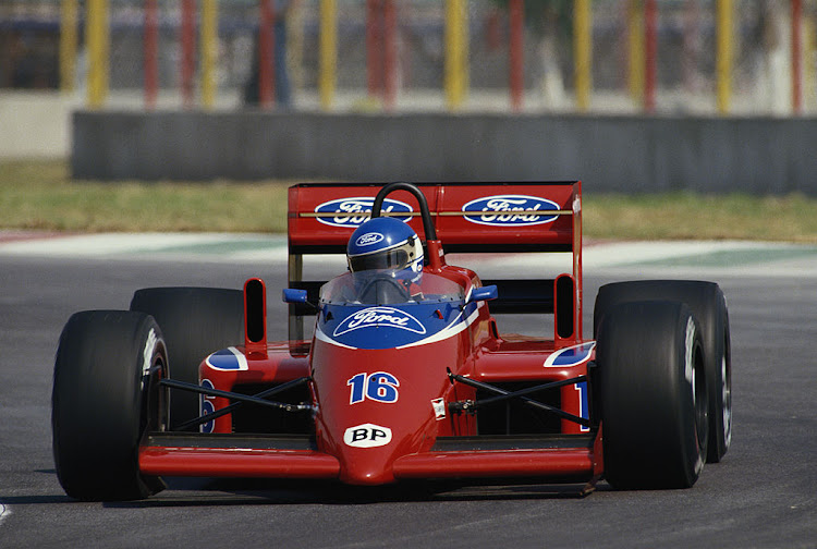 Patrick Tambay on track during practice for the Mexican Grand Prix on October 11 1986 at the Autodromo Hermanos Rodríguez in Mexico City, Mexico.