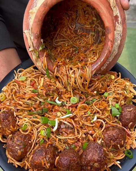 Veg Manchurian Gravy With Noodles/Fried Rice In Matki