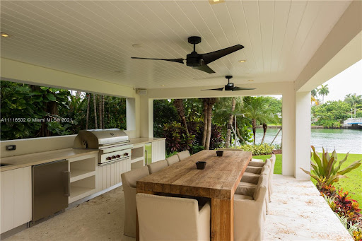 Villa with pool 3