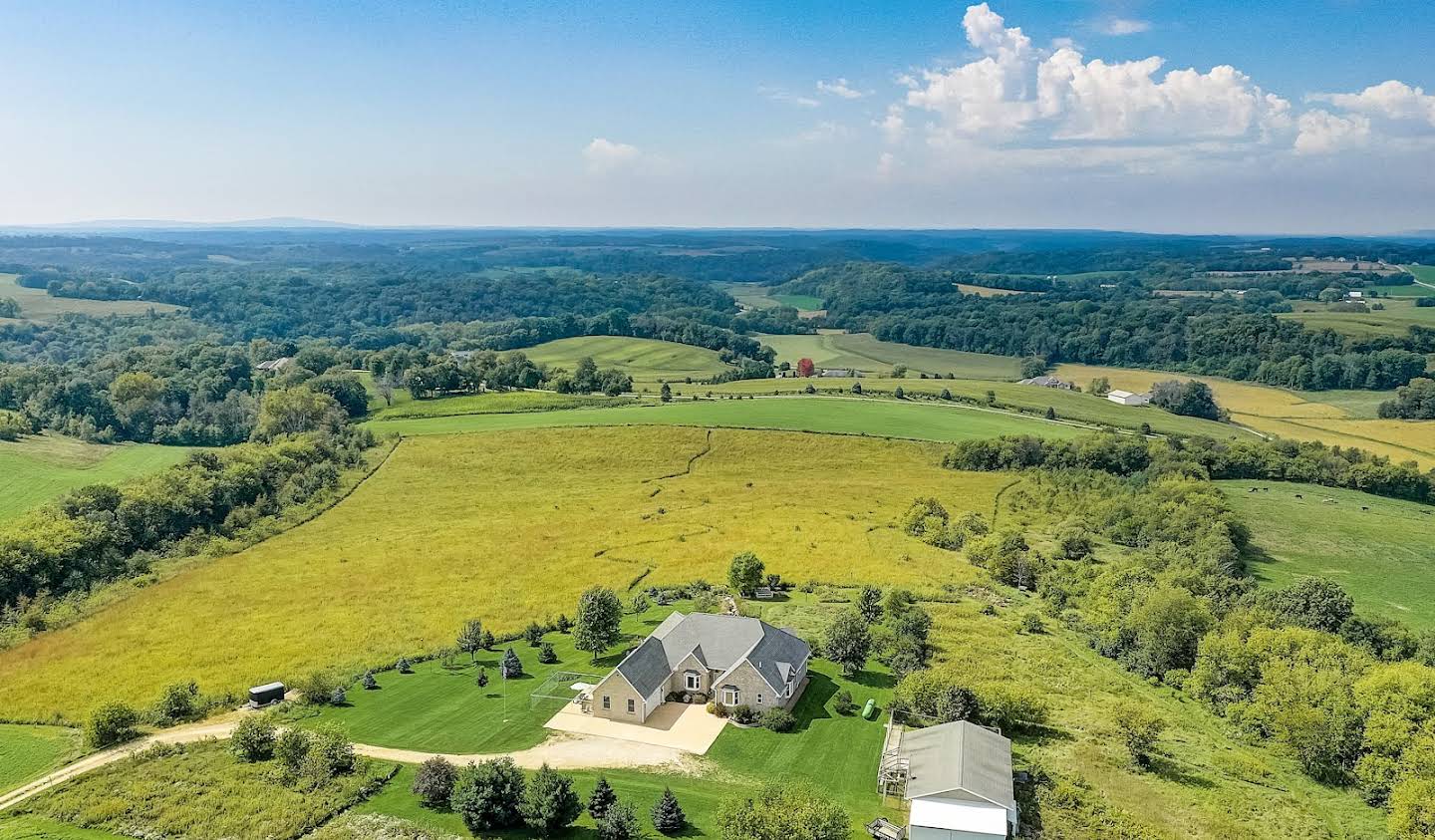 House with garden Cross Plains