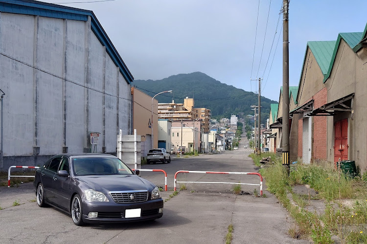 クラウンロイヤルの曇り空と愛車・ドライブ🚗³₃Boooon!!♡・お洒落なベンチに関するカスタム事例の投稿画像1枚目