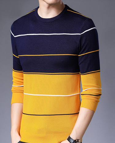 Suéter de malha masculino de meia idade com gola redonda e combinação de cores. Camiseta inferior casual coreana para conforto e estilo diário.