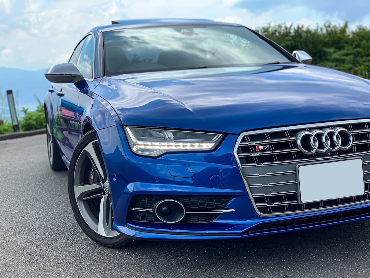 S7 スポーツバックのAudi・S7スポーツバック・デジタルインナーミラー・今年1年ありがとうございました・来年もよろしくお願いしますに関するカスタム事例の投稿画像1枚目