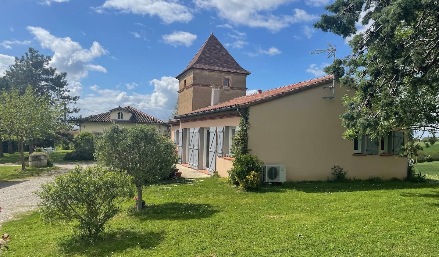 Maison avec piscine et jardin L'Isle-Jourdain