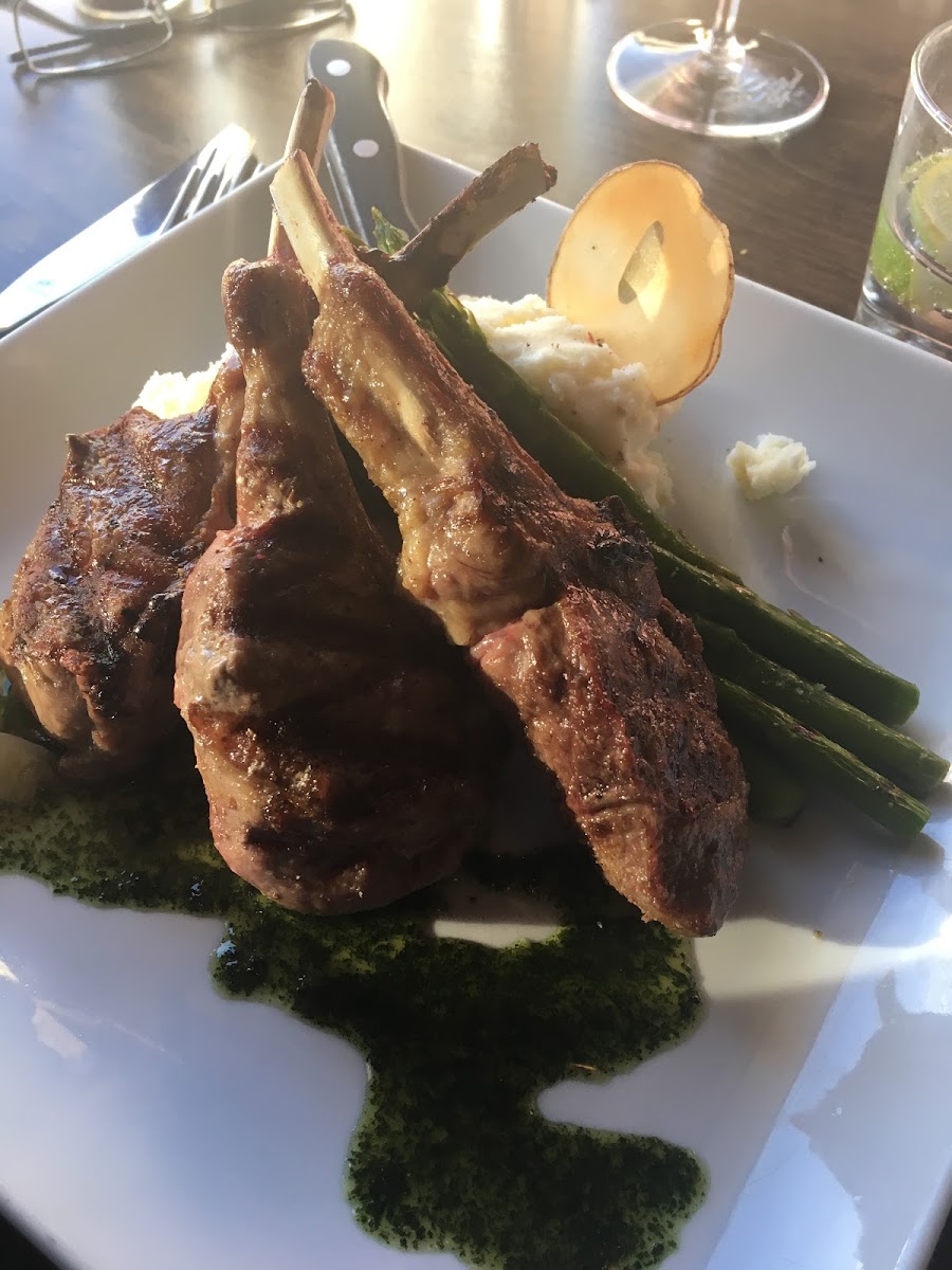 Lamb chops with truffle mashed potatoes