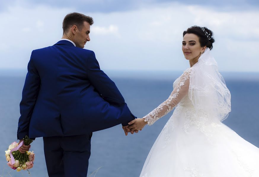 Fotógrafo de casamento Arina Borodina (aren09). Foto de 15 de março 2019