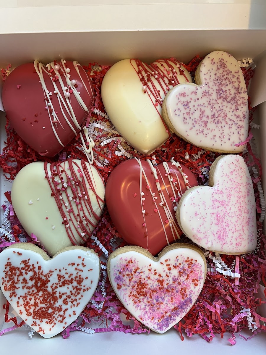 GF vanilla and red velvet cakesickles for Valentine’s Day