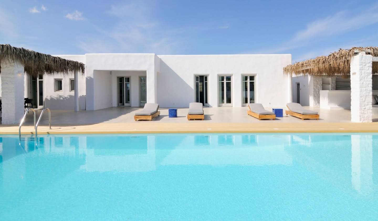 Villa avec piscine en bord de mer Paros