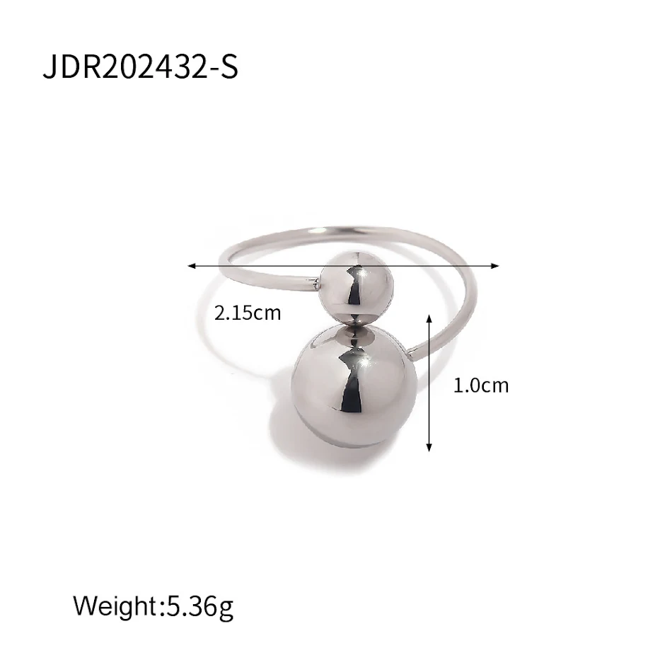 Kleurechte titanium stalen ring, gouden accessoires, ideaal voor dagelijks gebruik, duurzaam, stijlvol en hypoallergeen.