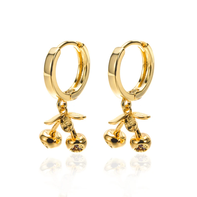 Boucles d'oreilles Lune, Étoile et Soleil combinées, micro-serties de zircon, pour un éclat céleste et une touche d'élégance.