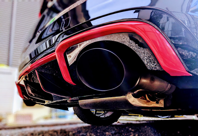 RS3 セダンのマフラー出口を見てみたいに関するカスタム事例の投稿画像1枚目