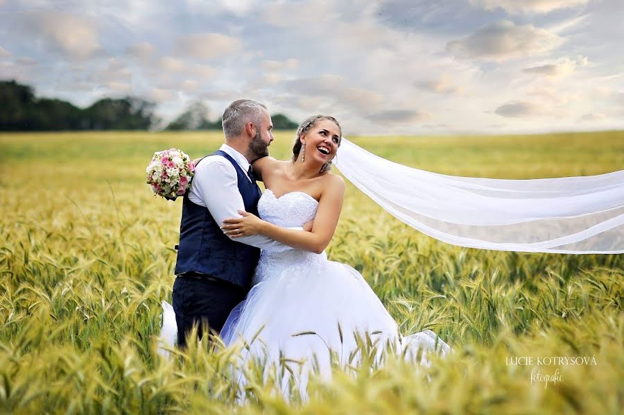 Fotógrafo de casamento Lucie Kotrysová (kotrysova). Foto de 22 de janeiro 2019