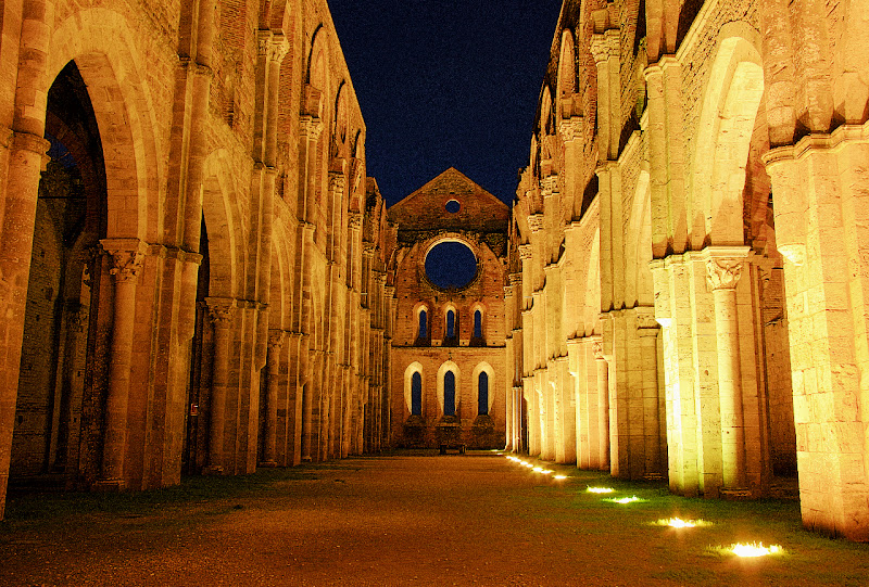 Abbey in the middle of the night di Francesca Malavasi