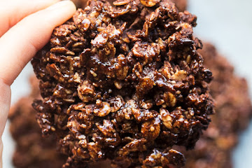 5 ingredient vegan oat cookies