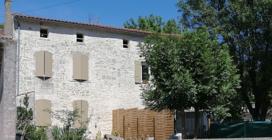 Location  appartement 3 pièces 63 m² à Dompierre-sur-Charente (17610), 475 €